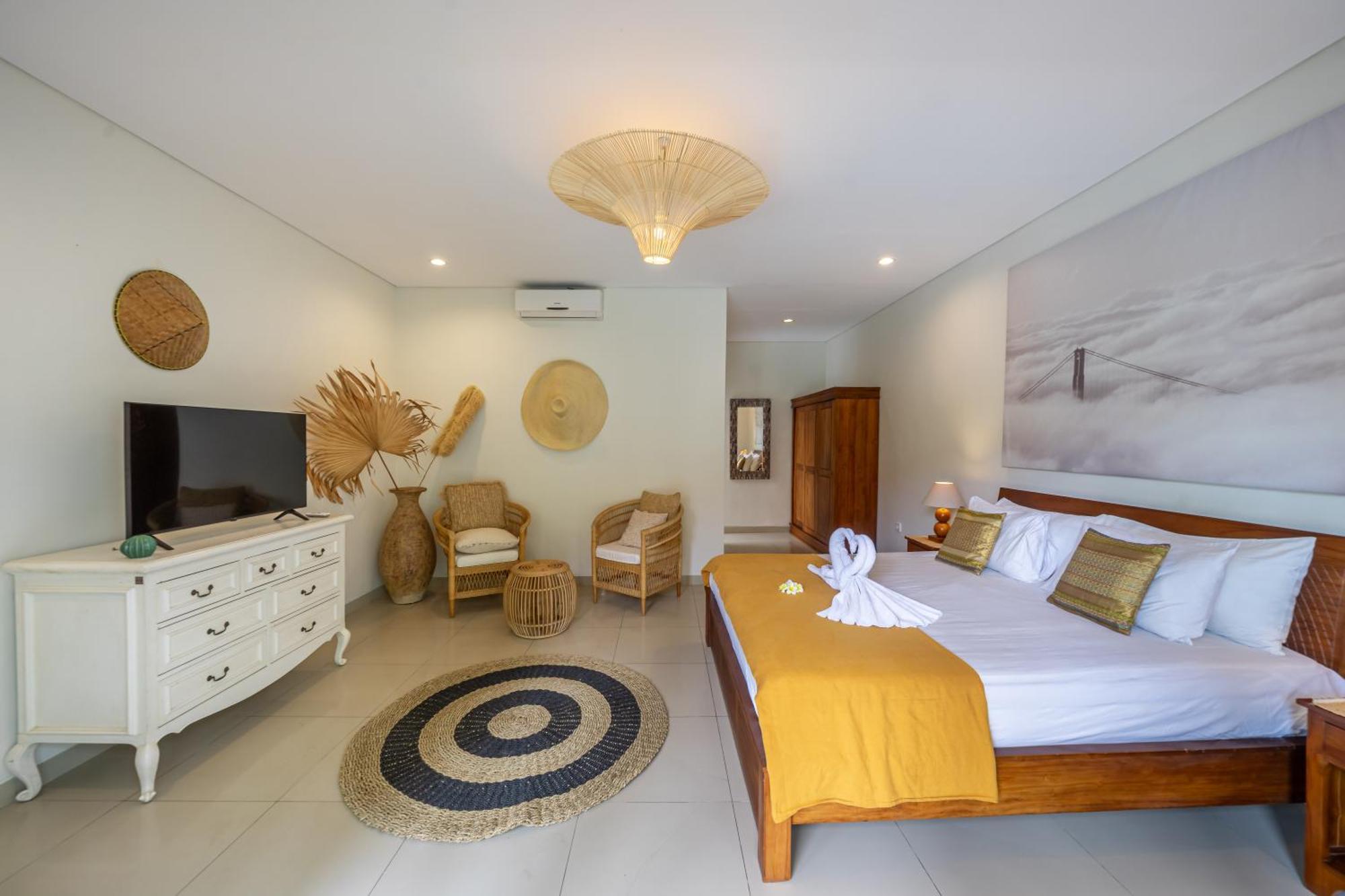 Lara, By Five Elements Villa Canggu (Bali)